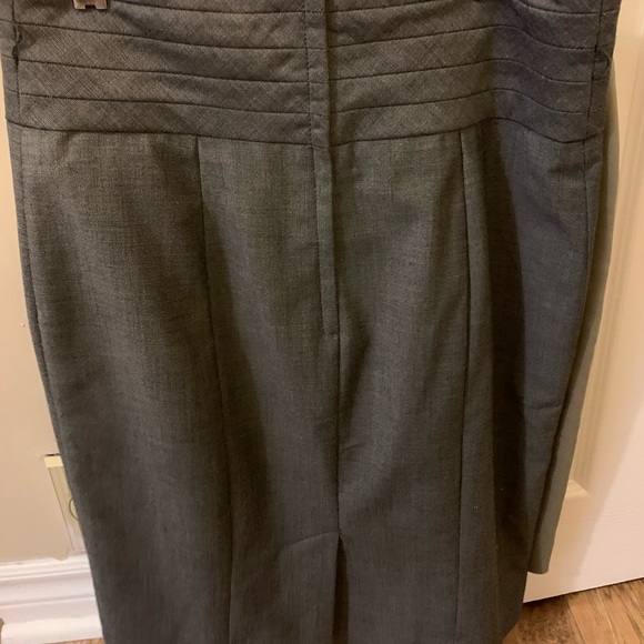 Long work skirts H&M size 6 - Picture 2 of 2